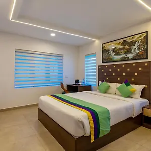 Hotel Treebo Vsaffron Regency, Punnamada, Alappuzha